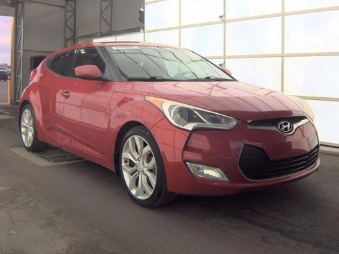 Used 2013 Hyundai Veloster W/ RED INTERIOR 2DR HATCHBACK w/ Style Pkg image 4