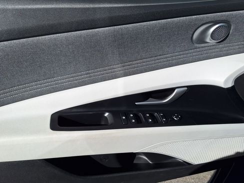 Certified 2021 Hyundai Elantra Limited image 9