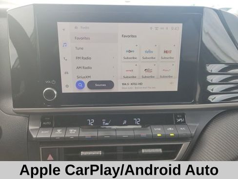 Used 2025 Toyota Camry SE image 10