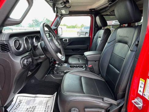 Used 2019 Jeep Wrangler Unlimited Sahara AWD/4WD image 16