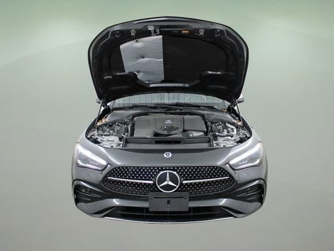 Used 2025 Mercedes-Benz CLE 300 4MATIC Coupe image 31