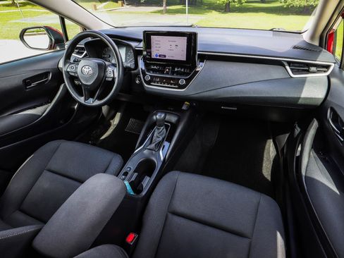 Used 2025 Toyota Corolla LE w/ LE Premium Package FWD image 32