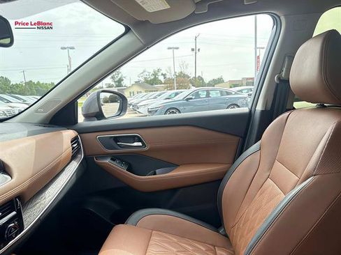 Used 2025 Nissan Rogue Platinum AWD/4WD image 15