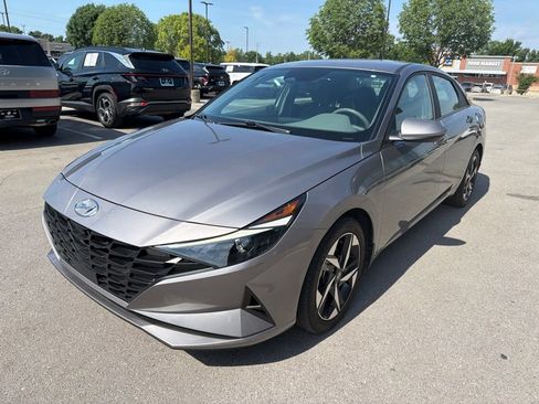 Used 2023 Hyundai Elantra SEL w/ Convenience Package FWD image 14