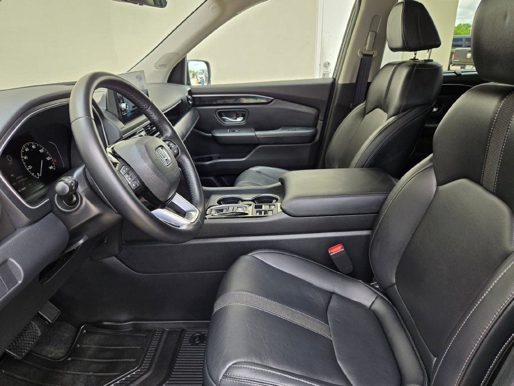Used 2023 Honda Pilot Touring image 9