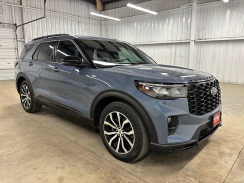 Used 2025 Ford Explorer ST-Line RWD image 2