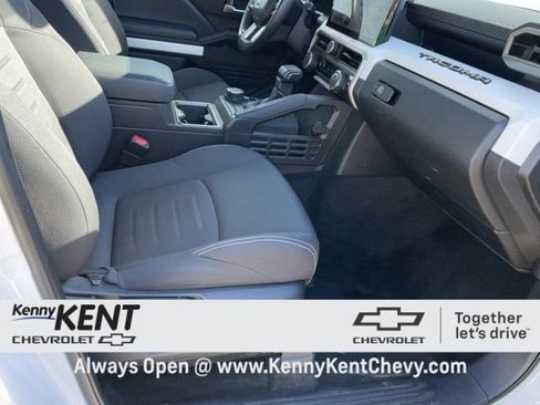 Used 2024 Toyota Tacoma TRD Off-Road image 17