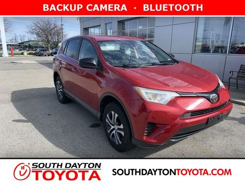Used 2017 Toyota RAV4 LE image 1