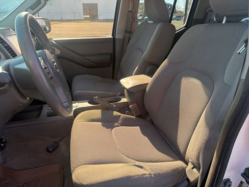 Used 2013 Nissan Frontier SV image 14