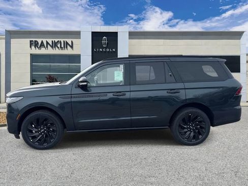 New 2026 Lincoln Navigator Reserve w/ Jet Appearance Package AWD/4WD image 4