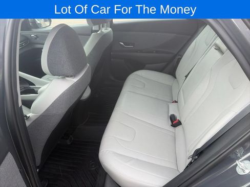 Used 2023 Hyundai Elantra Limited FWD image 18