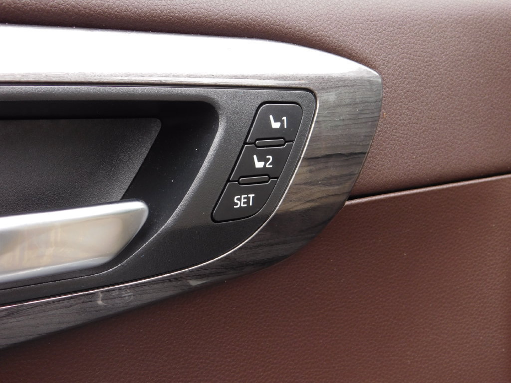 Used 2022 Toyota Highlander Limited FWD image 21