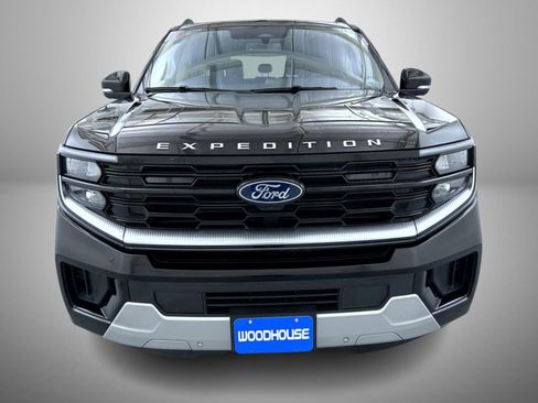 Used 2025 Ford Expedition Max Platinum AWD/4WD image 2