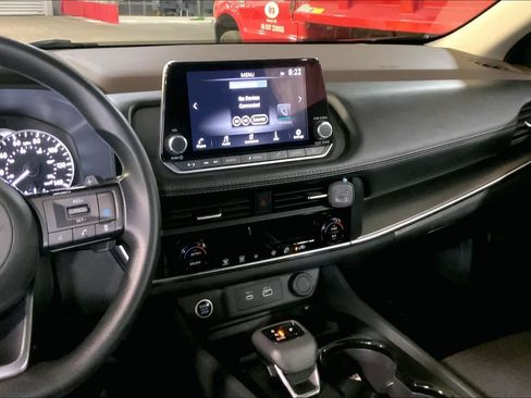 Used 2023 Nissan Rogue SV image 7