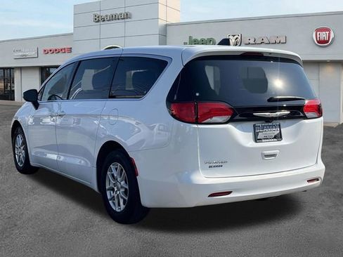 Used 2023 Chrysler Voyager LX FWD image 5