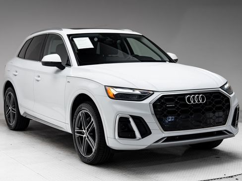 Used 2023 Audi Q5 e Premium w/ Convenience Package AWD/4WD image 29