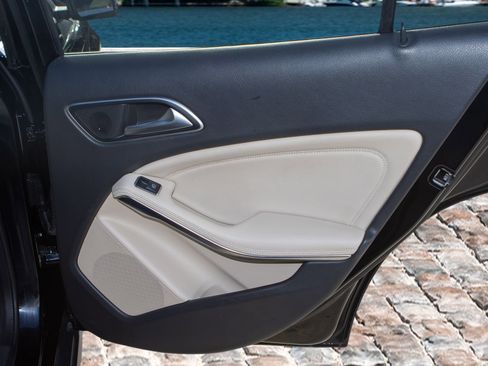 Used 2020 Mercedes-Benz GLA 250 w/ Multimedia Package image 14