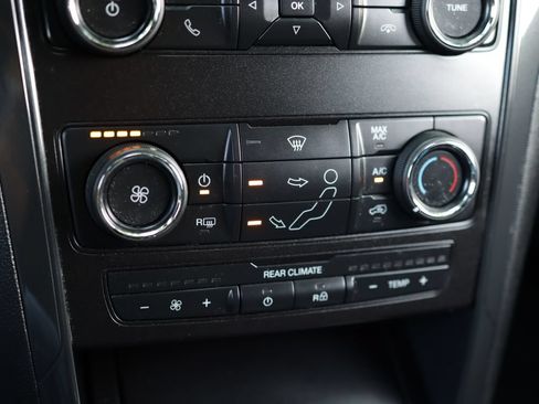 Used 2019 Ford Explorer XLT FWD image 15
