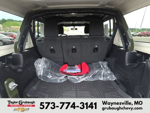 Used 2021 Jeep Wrangler Unlimited Rubicon w/ LED Lighting Group AWD/4WD image 32