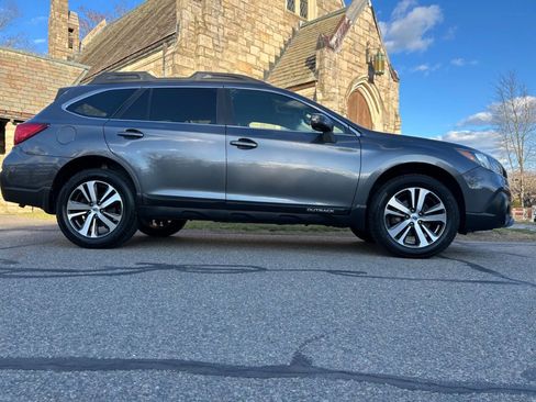 Used 2018 Subaru Outback 3.6R Limited AWD/4WD image 10