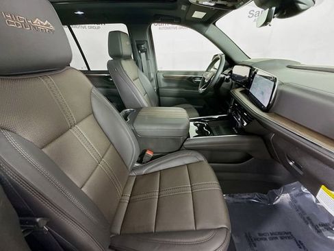 Used 2025 Chevrolet Tahoe High Country image 33