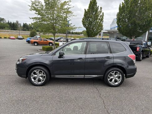 Used 2017 Subaru Forester 2.5i Touring AWD/4WD image 6