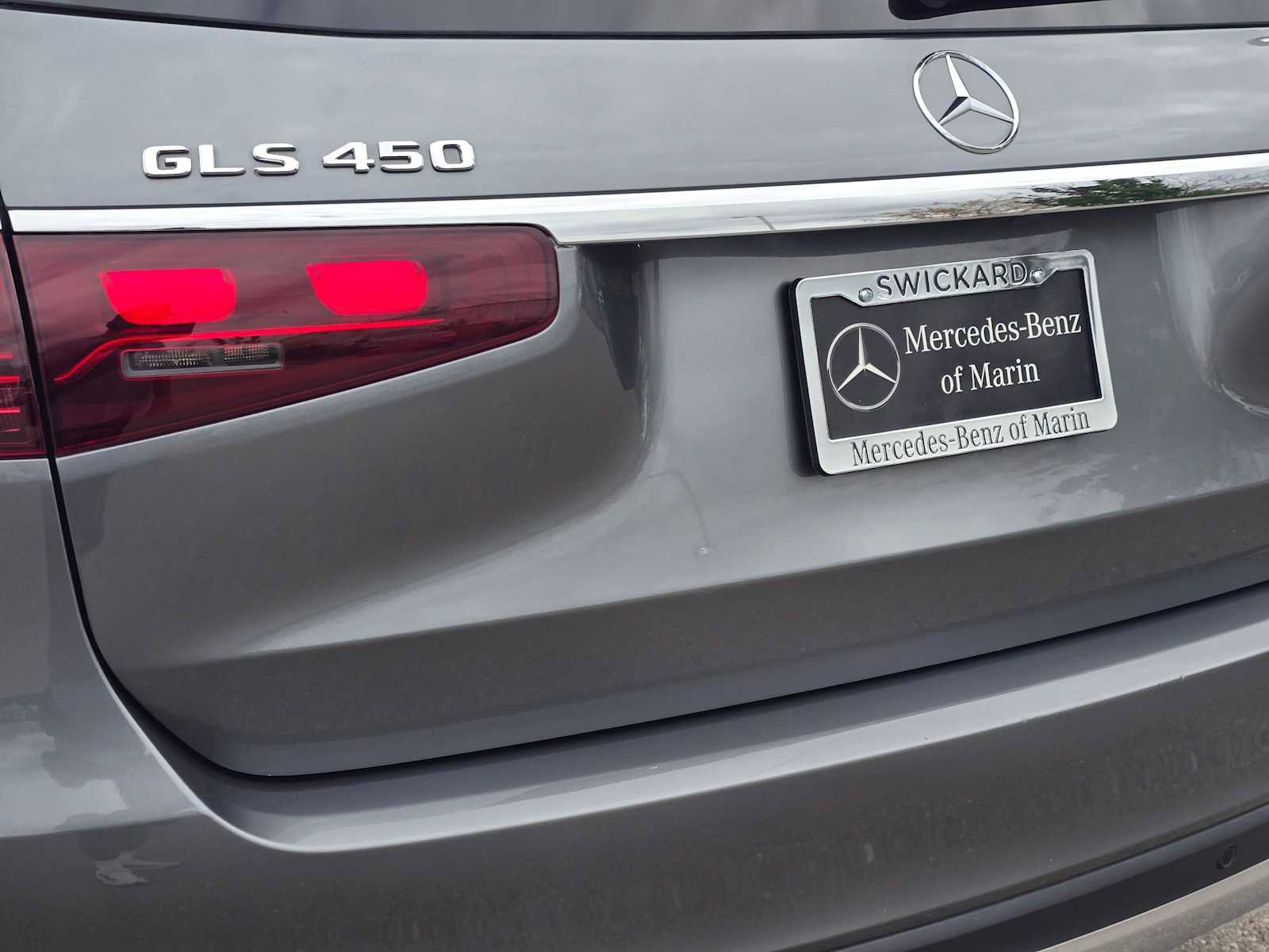 Used 2025 Mercedes-Benz GLS 450 4MATIC w/ AMG Line Exterior image 13