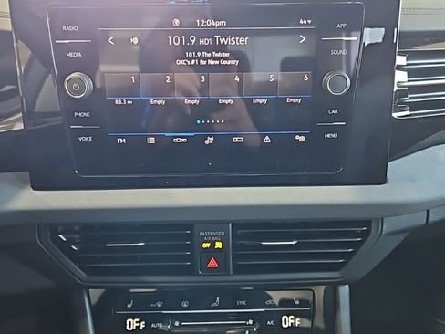 New 2026 Volkswagen Jetta SE FWD image 30