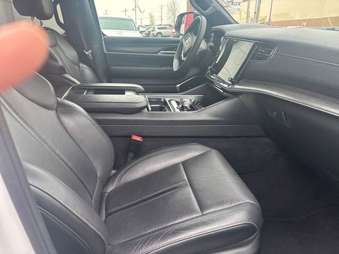 Used 2024 Jeep Wagoneer L Series II w/ Flexible Seating Group image 23