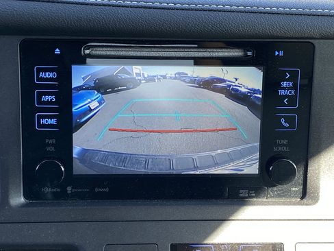 Used 2017 Toyota Sienna XLE Premium image 7