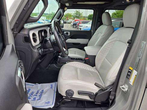 Used 2023 Jeep Wrangler Unlimited Sahara AWD/4WD image 16