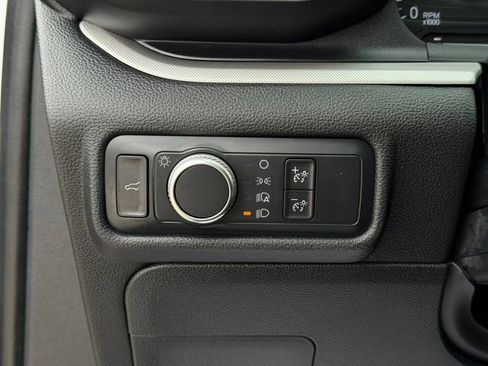 Used 2020 Ford Explorer XLT image 37