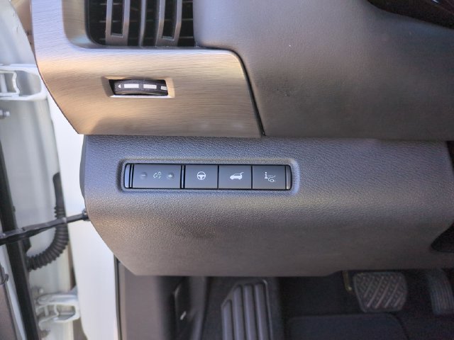 Used 2025 Nissan Pathfinder Platinum AWD/4WD image 16