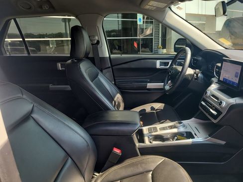 Certified 2022 Ford Explorer XLT w/ Equipment Group 202A image 29