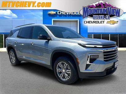 Used 2025 Chevrolet Traverse LT