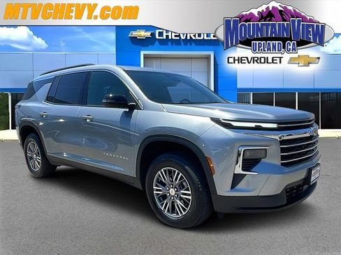 Used 2025 Chevrolet Traverse LT AWD/4WD image 1