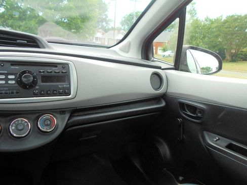 Used 2014 Toyota Yaris L FWD image 13