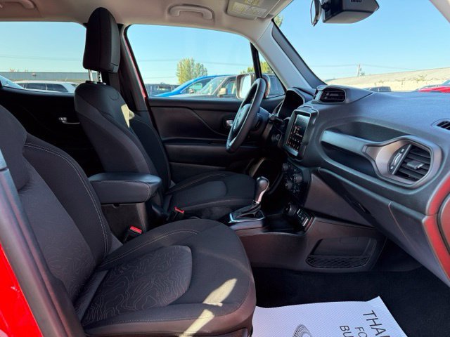 Used 2023 Jeep Renegade Latitude AWD/4WD image 9