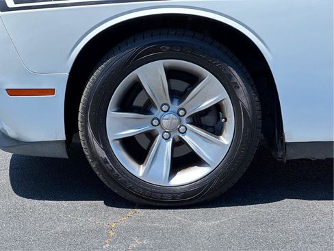 Used 2015 Dodge Challenger SXT RWD image 24