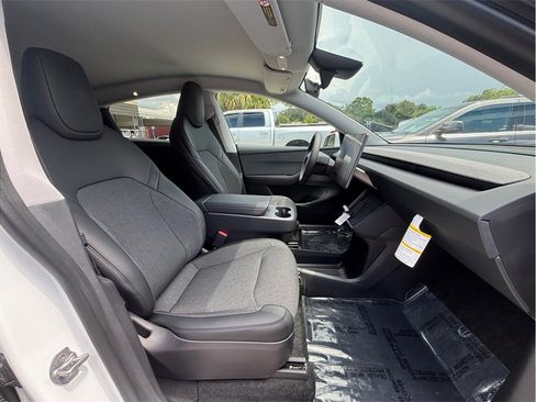 Used 2026 Tesla Model Y 2WD image 35