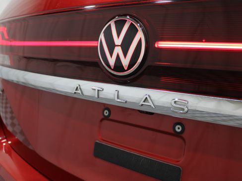 Used 2024 Volkswagen Atlas SEL Premium R-Line AWD/4WD image 32