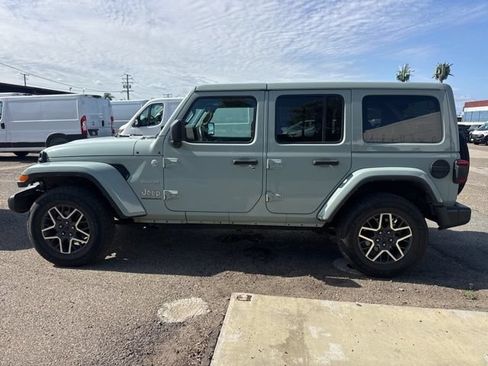 Used 2024 Jeep Wrangler Unlimited Sahara AWD/4WD image 8