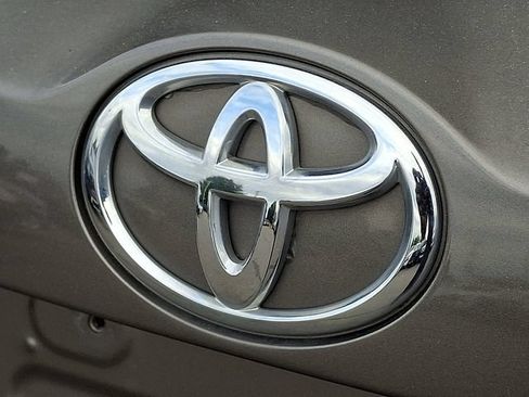 Used 2015 Toyota RAV4 XLE FWD image 24