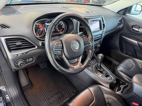 Used 2019 Jeep Cherokee Latitude Plus w/ Cold Weather Group AWD/4WD image 12
