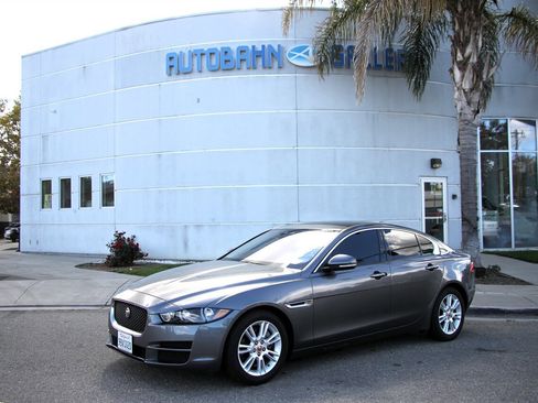 Used 2018 Jaguar XE Premium image 1