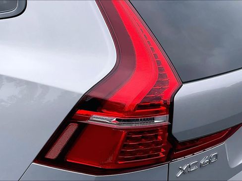 Used 2025 Volvo XC60 B5 Core w/ Climate Package image 32