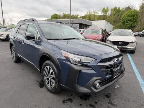 Used 2023 Subaru Outback Premium AWD/4WD image 2