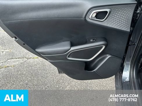 Used 2025 Kia Soul LX w/ LX Technology Package FWD image 24