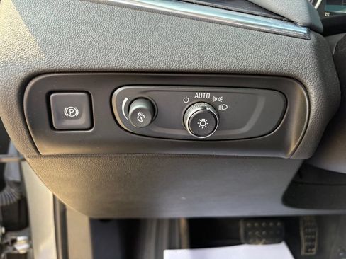 Used 2019 Buick Enclave Essence AWD/4WD image 18
