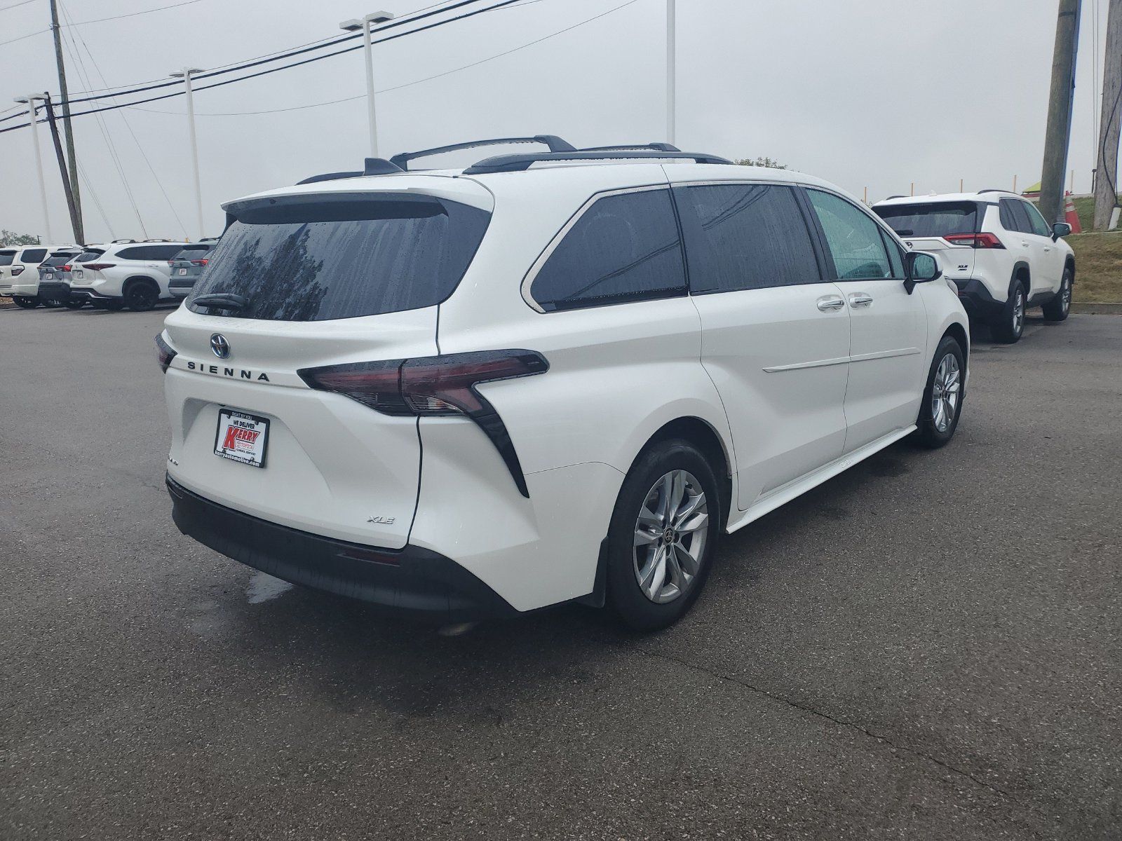 Certified 2025 Toyota Sienna XLE w/ XLE Plus Package AWD/4WD image 4